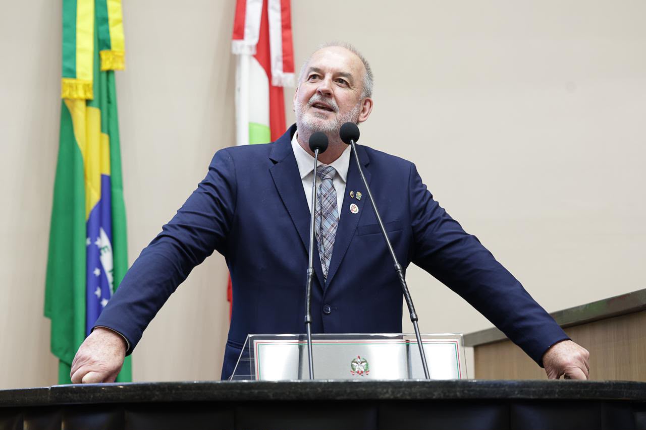Osmar Minatto é reeleito presidente da Federação das Apaes de Santa Catarina 