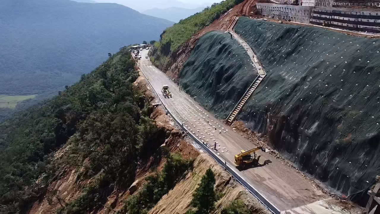 Contagem regressiva para a conclusão na Serra da Rocinha
