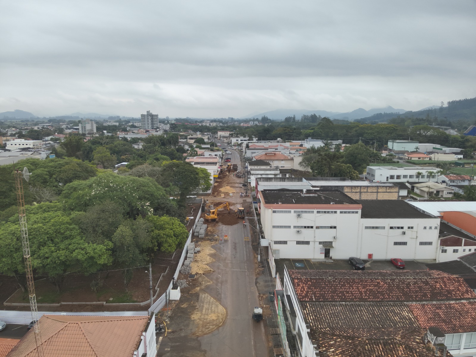 Prefeitura de Turvo acompanha andamento das obras de revitalização do centro